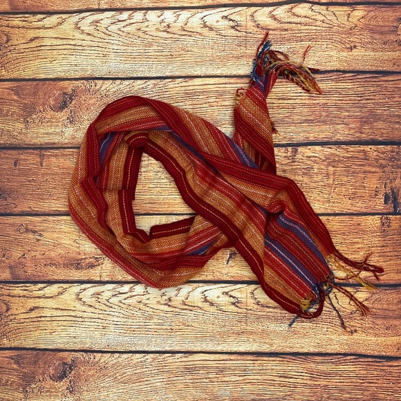 Women’s Hand Woven Wool Scarf - Picture 2 of 3